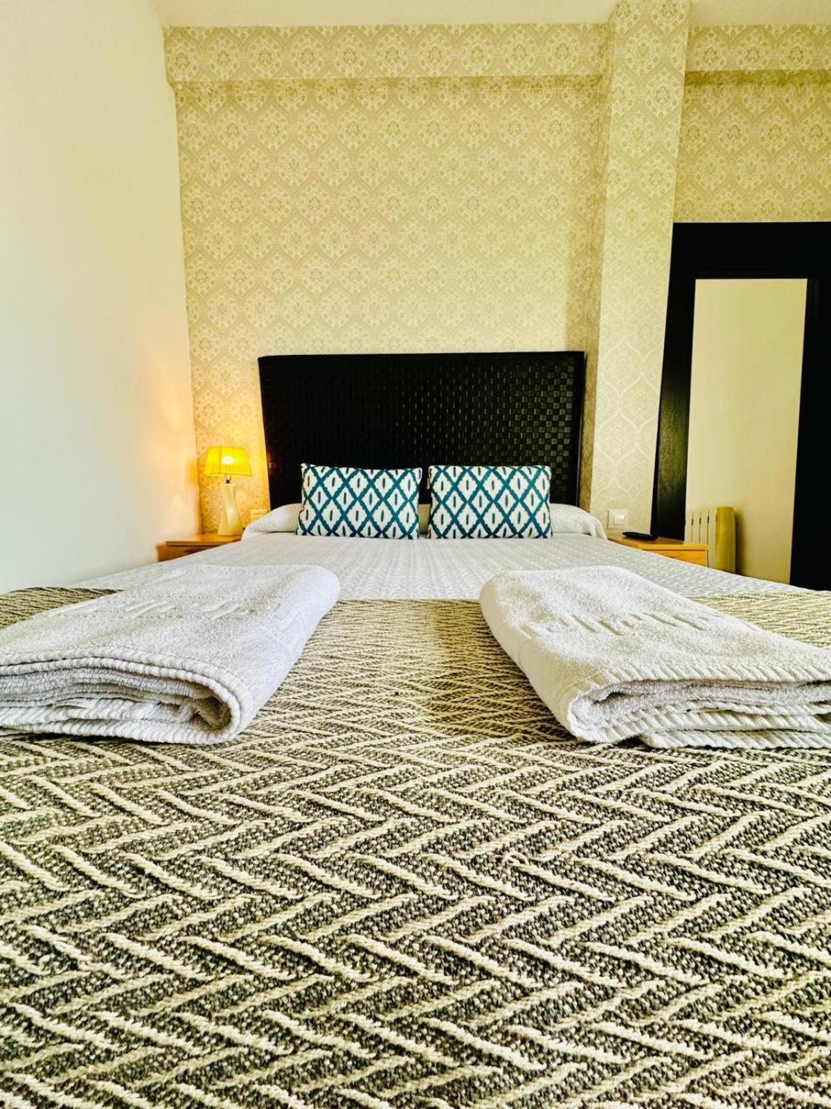 Apartamento Turistico Pizarro Мерида Екстериор снимка