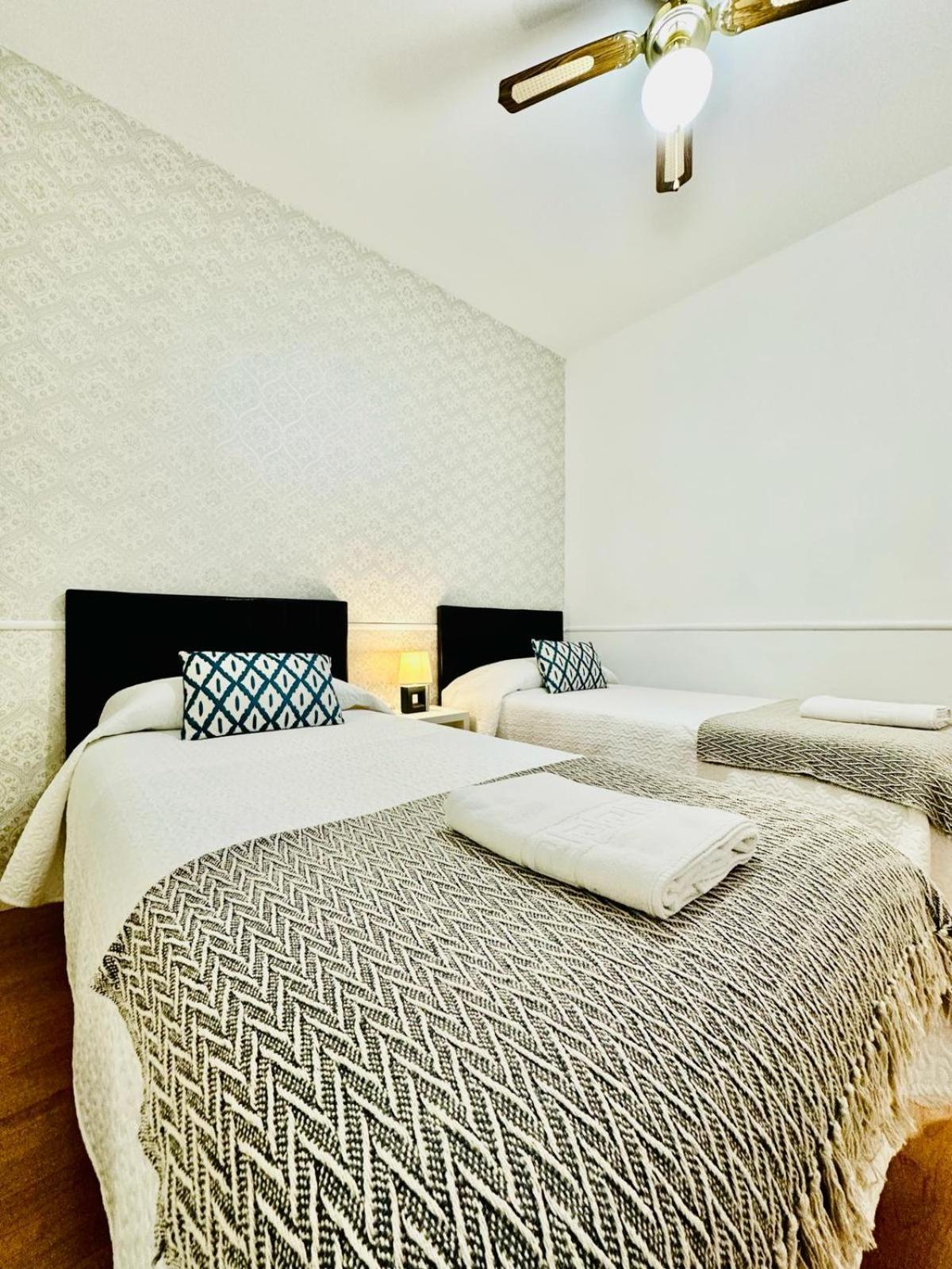 Apartamento Turistico Pizarro Мерида Екстериор снимка